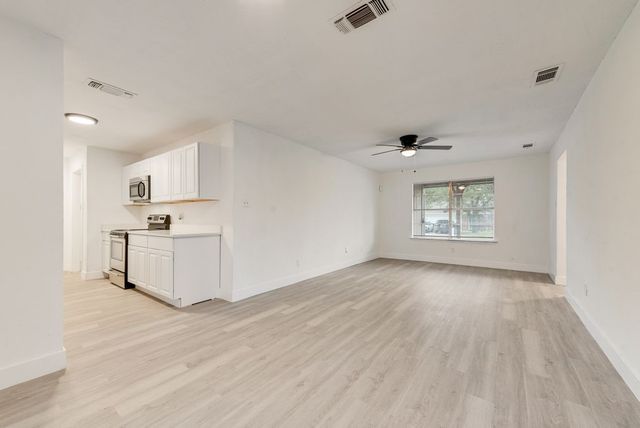 6048 Hillcrest Drive, Watauga, TX 76148