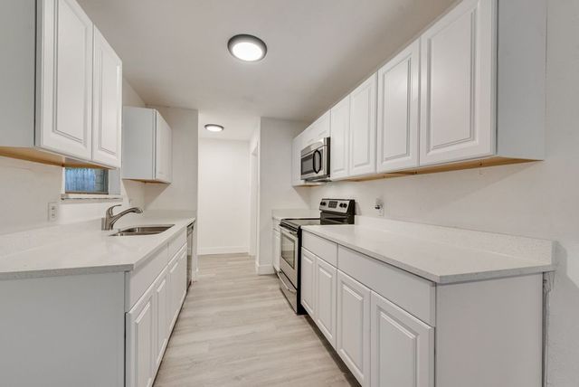 6048 Hillcrest Drive, Watauga, TX 76148