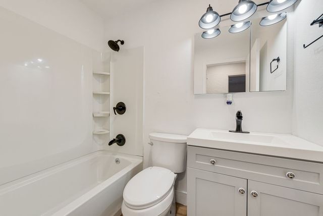 6048 Hillcrest Drive, Watauga, TX 76148