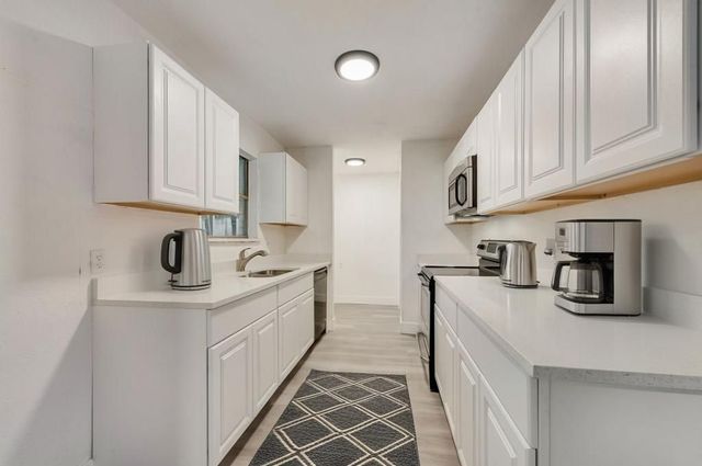 6048 Hillcrest Drive, Watauga, TX 76148