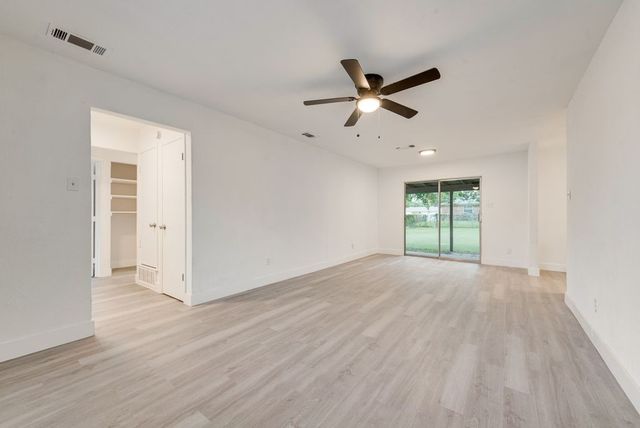 6048 Hillcrest Drive, Watauga, TX 76148