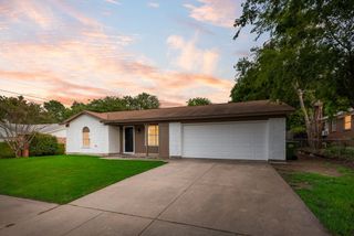 6048 Hillcrest Drive, Watauga, TX 76148