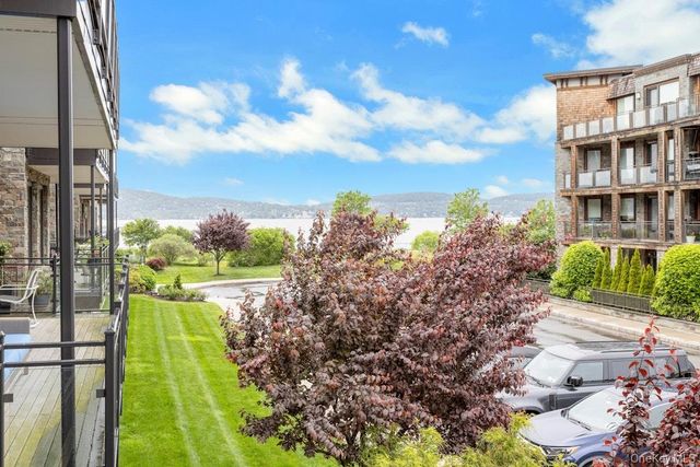 18 Rivers Edge Drive 211, Tarrytown, NY 10591
