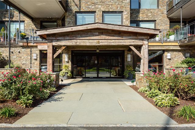 18 Rivers Edge Drive 211, Tarrytown, NY 10591