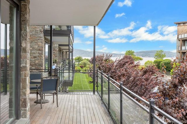 18 Rivers Edge Drive 211, Tarrytown, NY 10591