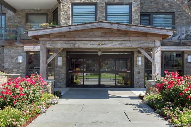 18 Rivers Edge Drive 211, Tarrytown, NY 10591