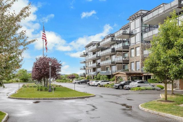 18 Rivers Edge Drive 211, Tarrytown, NY 10591