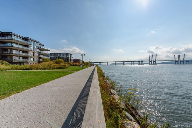 18 Rivers Edge Drive 211, Tarrytown, NY 10591