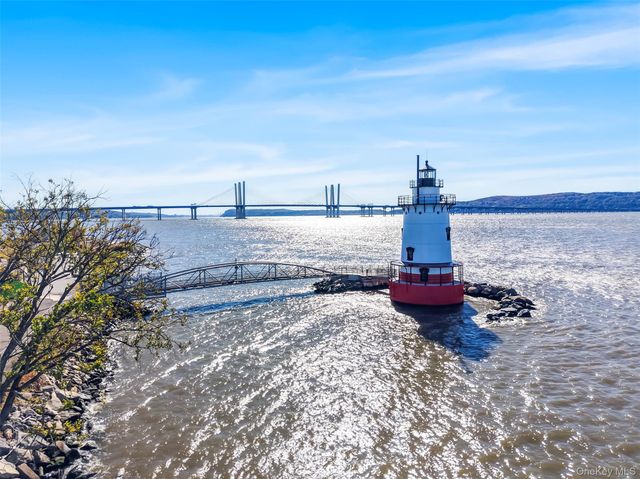 18 Rivers Edge Drive 211, Tarrytown, NY 10591