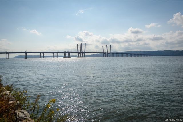 18 Rivers Edge Drive 211, Tarrytown, NY 10591