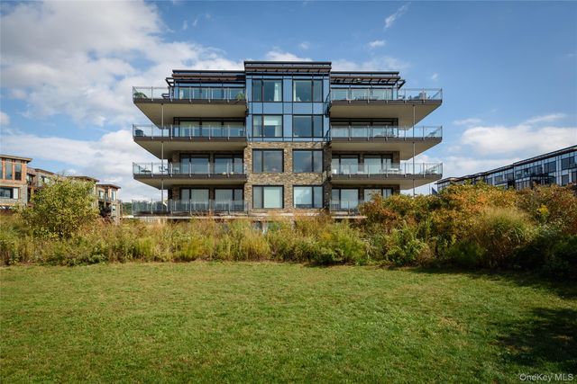 18 Rivers Edge Drive 211, Tarrytown, NY 10591