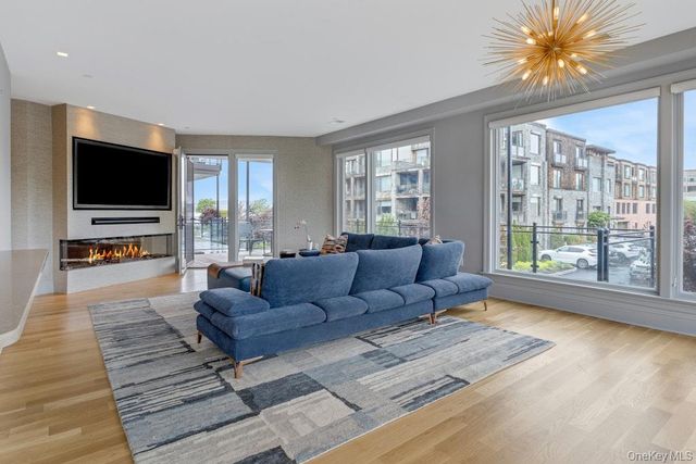 18 Rivers Edge Drive 211, Tarrytown, NY 10591