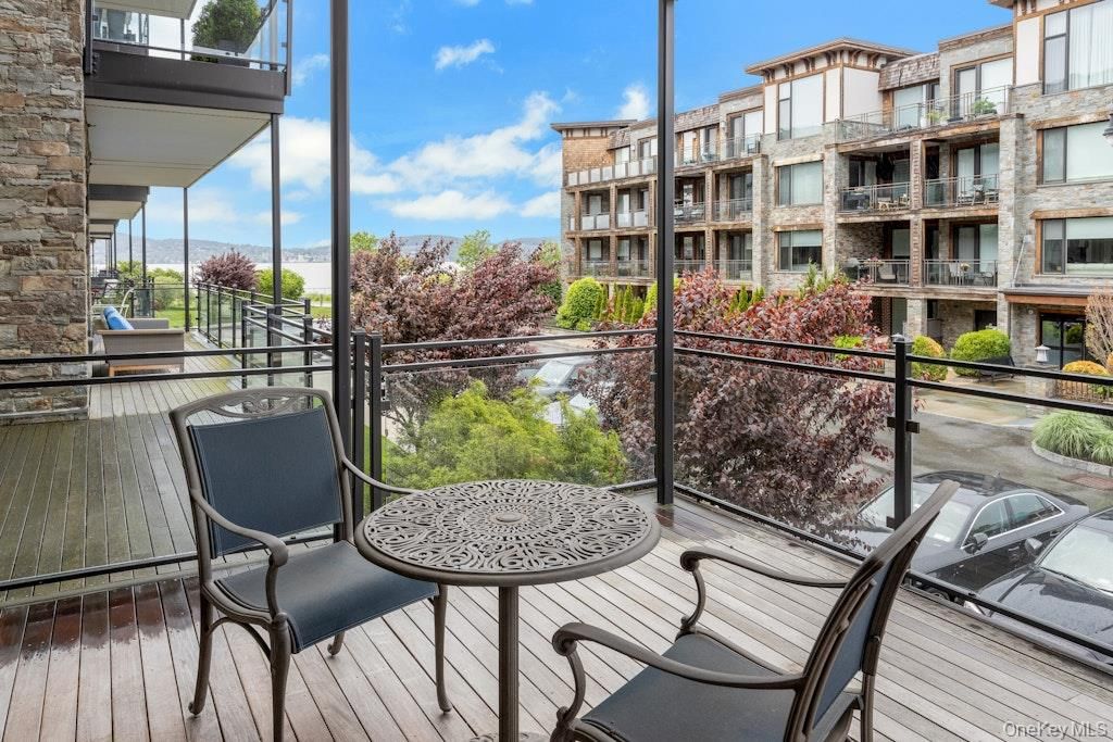 18 Rivers Edge Drive 211, Tarrytown, NY 10591