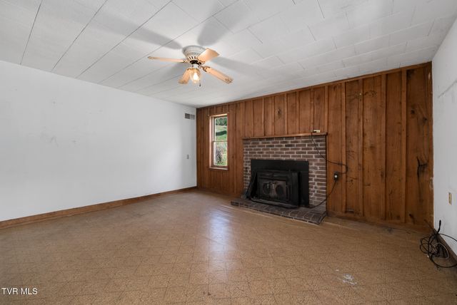 856 Shingletown Tract 1 Road, Mountain City, TN 37683