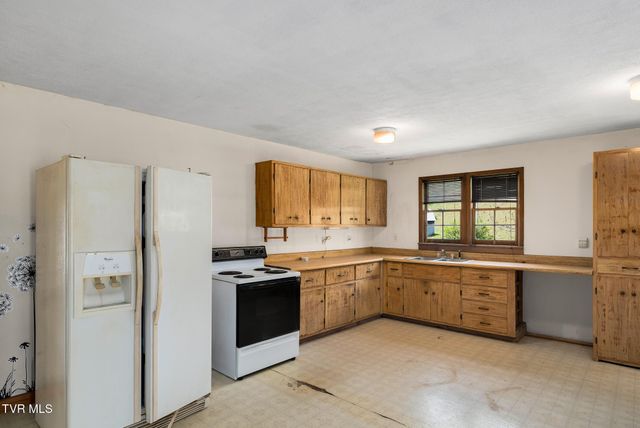 856 Shingletown Tract 1 Road, Mountain City, TN 37683