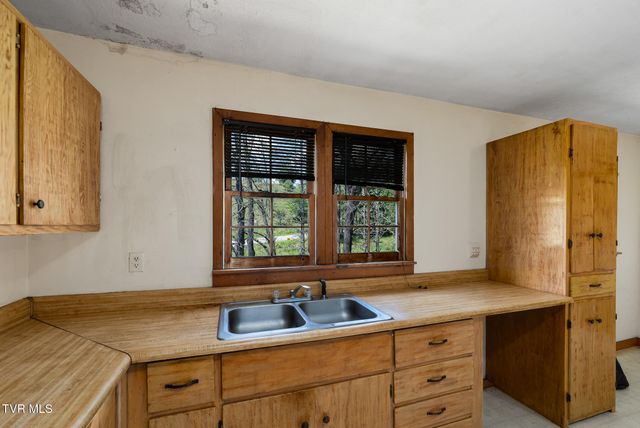 856 Shingletown Tract 1 Road, Mountain City, TN 37683