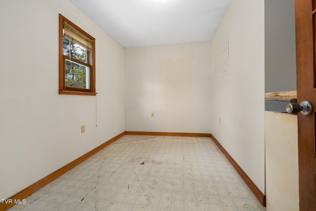 856 Shingletown Tract 1 Road, Mountain City, TN 37683
