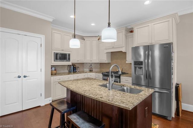 242 Deerwood Drive, Lexington, NC 27295