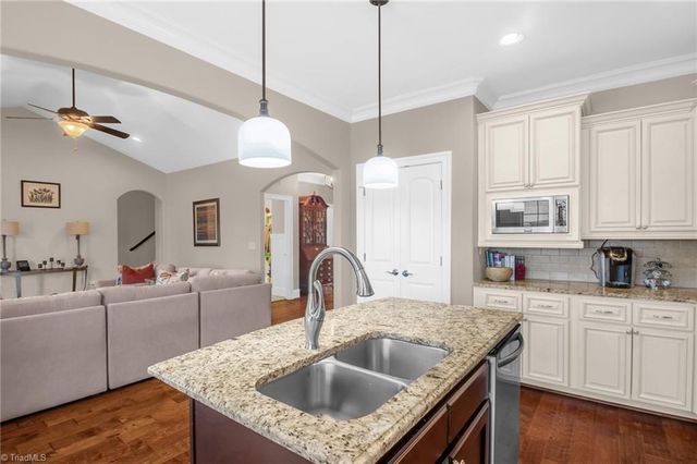 242 Deerwood Drive, Lexington, NC 27295