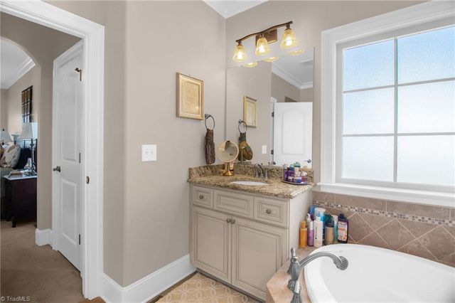 242 Deerwood Drive, Lexington, NC 27295