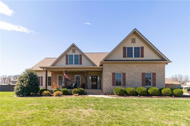 242 Deerwood Drive, Lexington, NC 27295