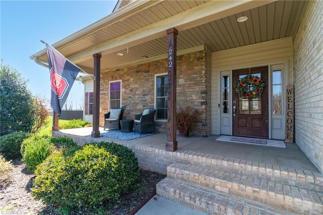 242 Deerwood Drive, Lexington, NC 27295