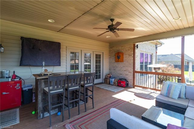 242 Deerwood Drive, Lexington, NC 27295