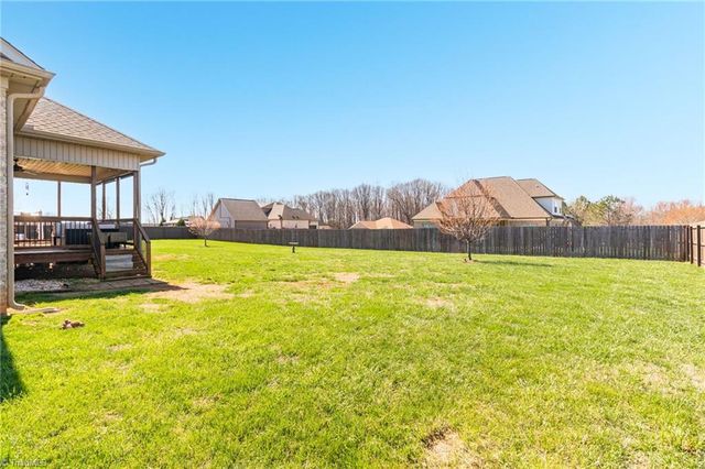 242 Deerwood Drive, Lexington, NC 27295