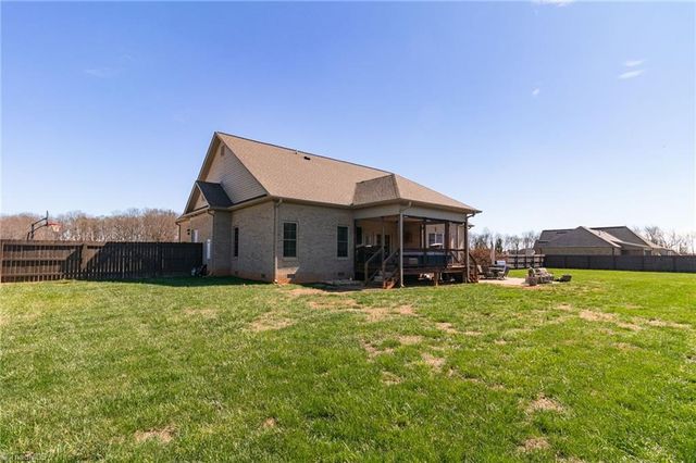 242 Deerwood Drive, Lexington, NC 27295