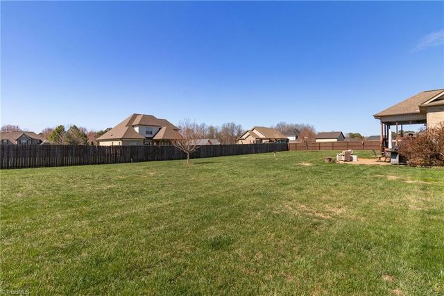 242 Deerwood Drive, Lexington, NC 27295