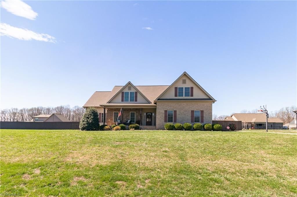 242 Deerwood Drive, Lexington, NC 27295