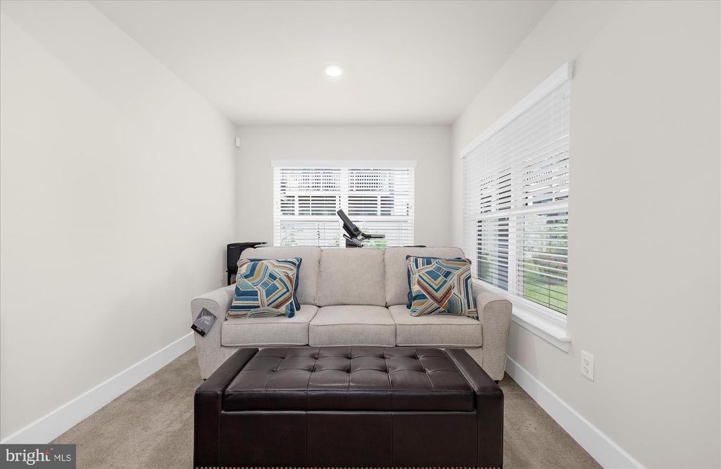Image 11 of property listing at 605 LAKEMONT DR, Glen Burnie, MD 21060