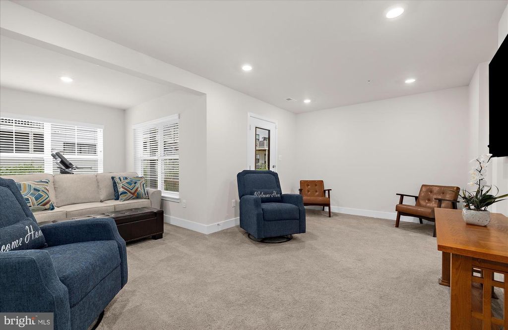 Image 14 of property listing at 605 LAKEMONT DR, Glen Burnie, MD 21060