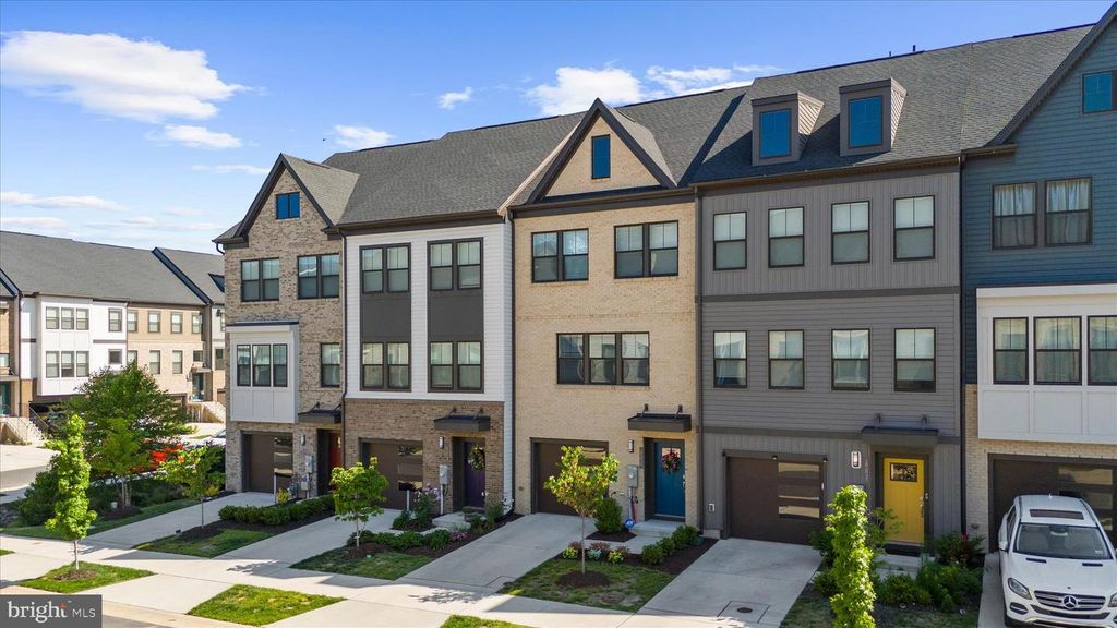 Image 2 of property listing at 605 LAKEMONT DR, Glen Burnie, MD 21060