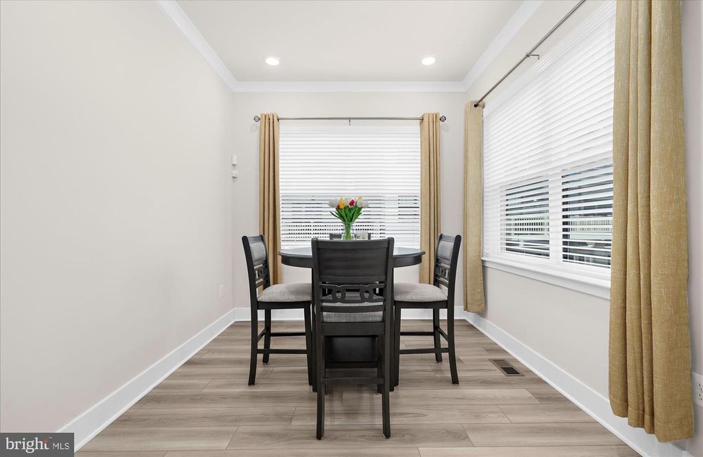 Image 20 of property listing at 605 LAKEMONT DR, Glen Burnie, MD 21060