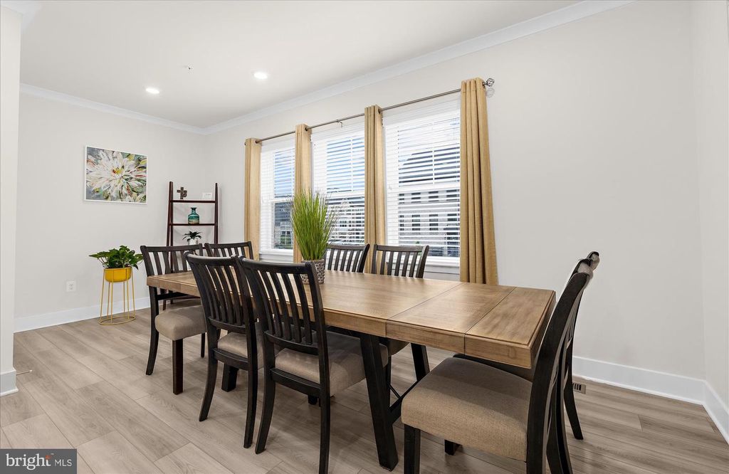 Image 32 of property listing at 605 LAKEMONT DR, Glen Burnie, MD 21060