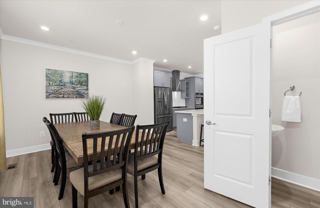 Image 34 of property listing at 605 LAKEMONT DR, Glen Burnie, MD 21060