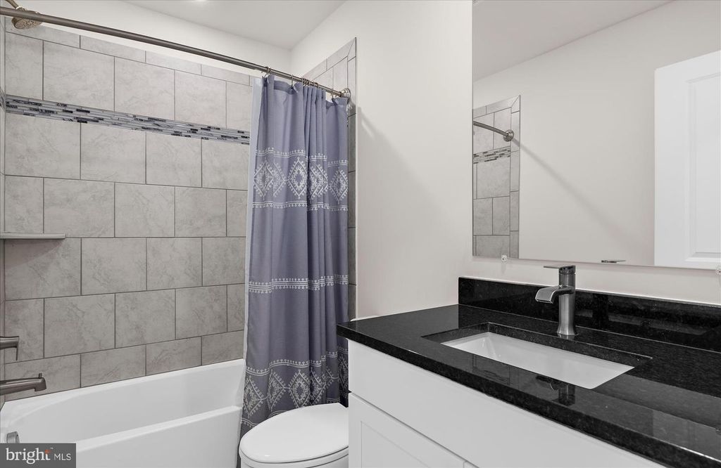 Image 44 of property listing at 605 LAKEMONT DR, Glen Burnie, MD 21060
