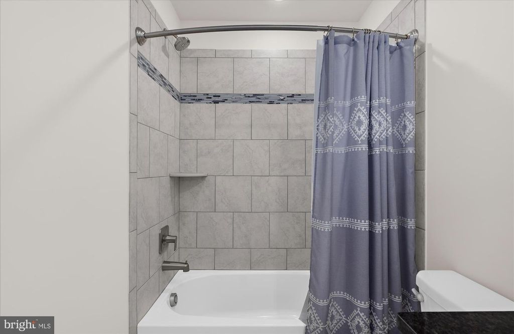 Image 45 of property listing at 605 LAKEMONT DR, Glen Burnie, MD 21060