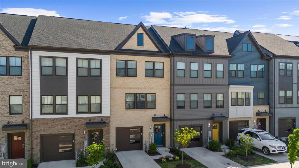 Image 5 of property listing at 605 LAKEMONT DR, Glen Burnie, MD 21060