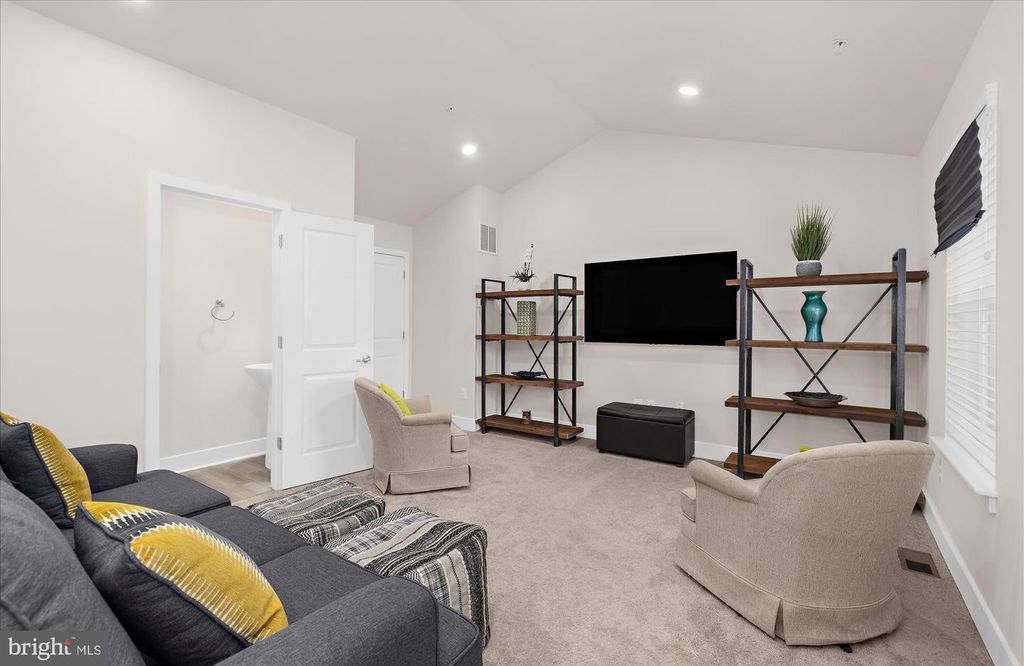 Image 50 of property listing at 605 LAKEMONT DR, Glen Burnie, MD 21060