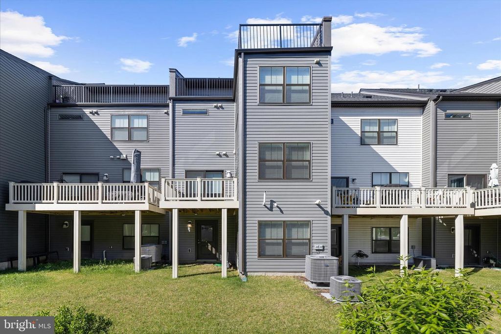 Image 63 of property listing at 605 LAKEMONT DR, Glen Burnie, MD 21060
