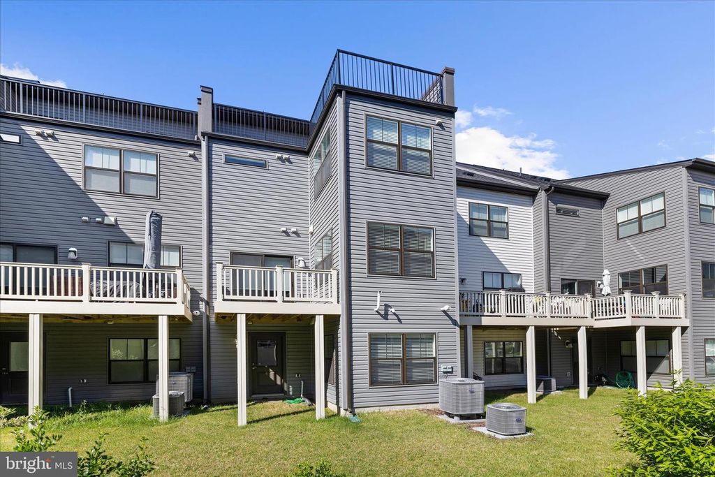 Image 64 of property listing at 605 LAKEMONT DR, Glen Burnie, MD 21060