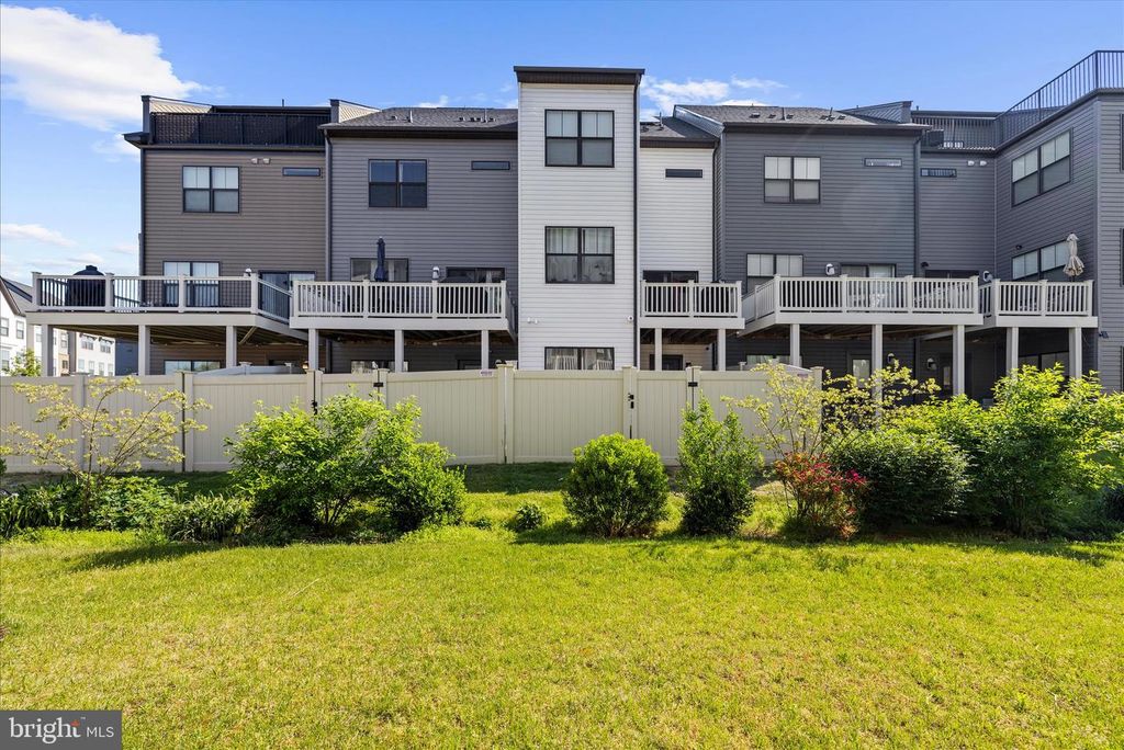Image 66 of property listing at 605 LAKEMONT DR, Glen Burnie, MD 21060