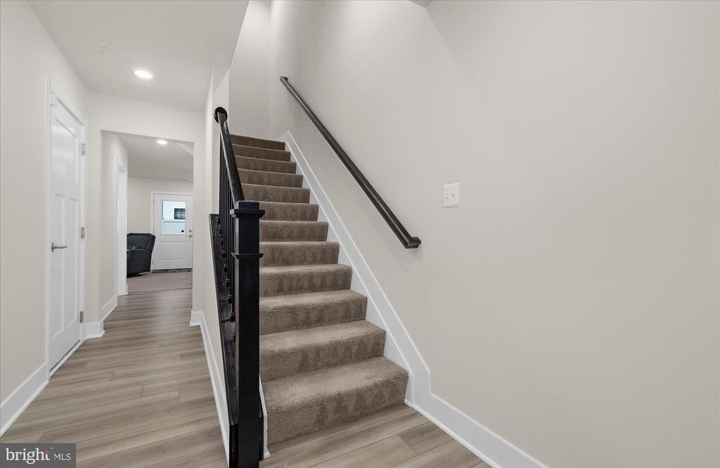 Image 7 of property listing at 605 LAKEMONT DR, Glen Burnie, MD 21060