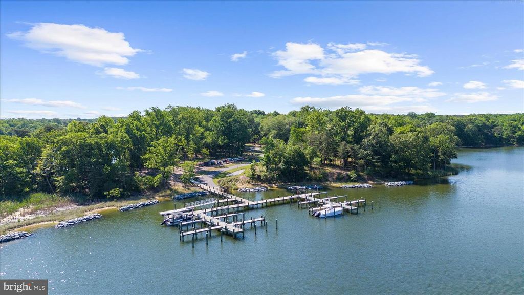 Image 84 of property listing at 605 LAKEMONT DR, Glen Burnie, MD 21060