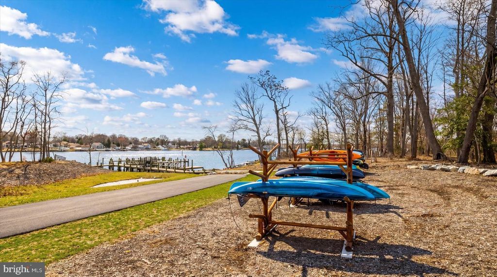 Image 98 of property listing at 605 LAKEMONT DR, Glen Burnie, MD 21060