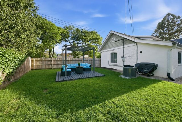 201 DOVER Avenue, La Grange, IL 60525