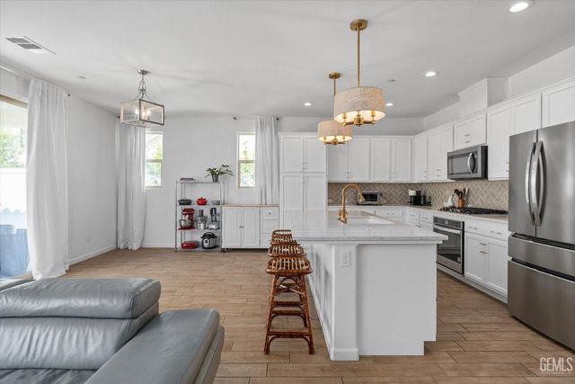 14222 Barbon Beck Avenue, Bakersfield, CA 93311