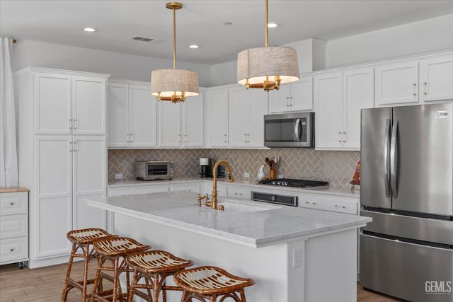 14222 Barbon Beck Avenue, Bakersfield, CA 93311